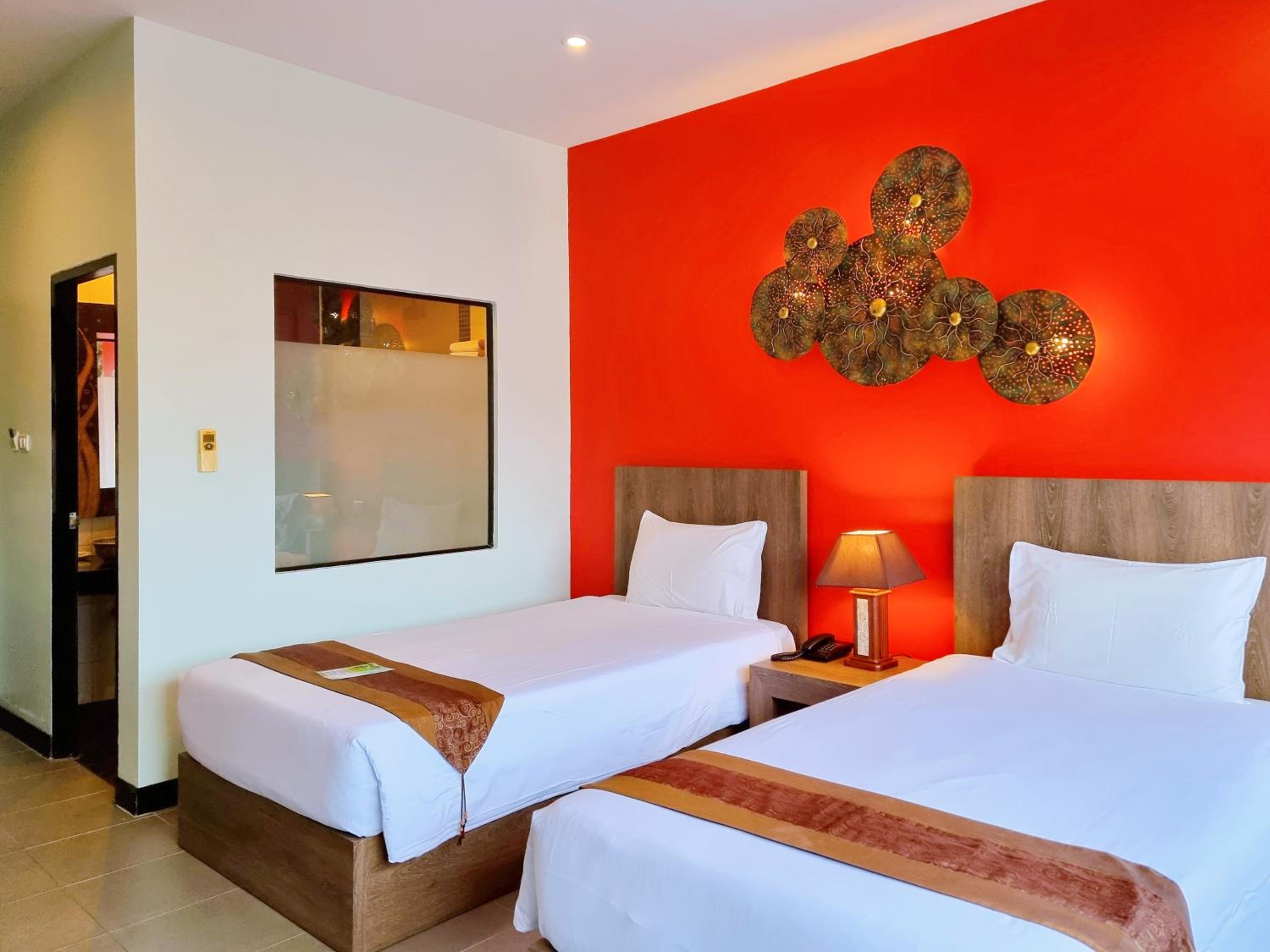 غرفة سوبيريور بسريرين منفصلين، YouDee Hotel Patong 3/7