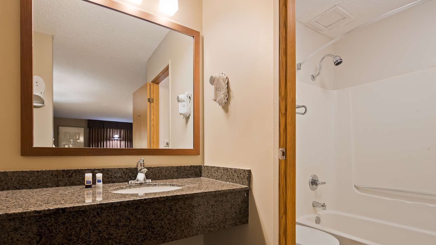 Surestay Plus Hotel By Best Western Salmon Arm 32/32