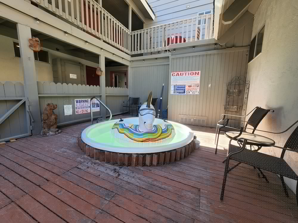 Cinnamon Bear Inn 64/80