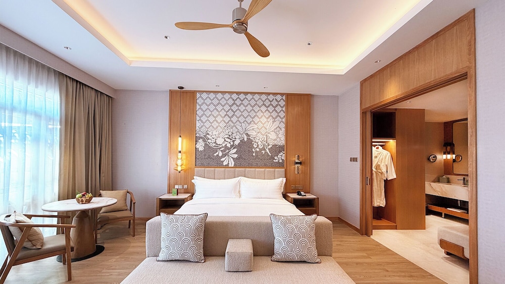 2 Bedrooms, Pelangi, Suite, 1 King and 1 Single Beds 3/10