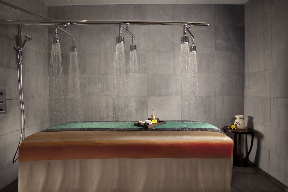 Banyan Tree Tengchong 50/81