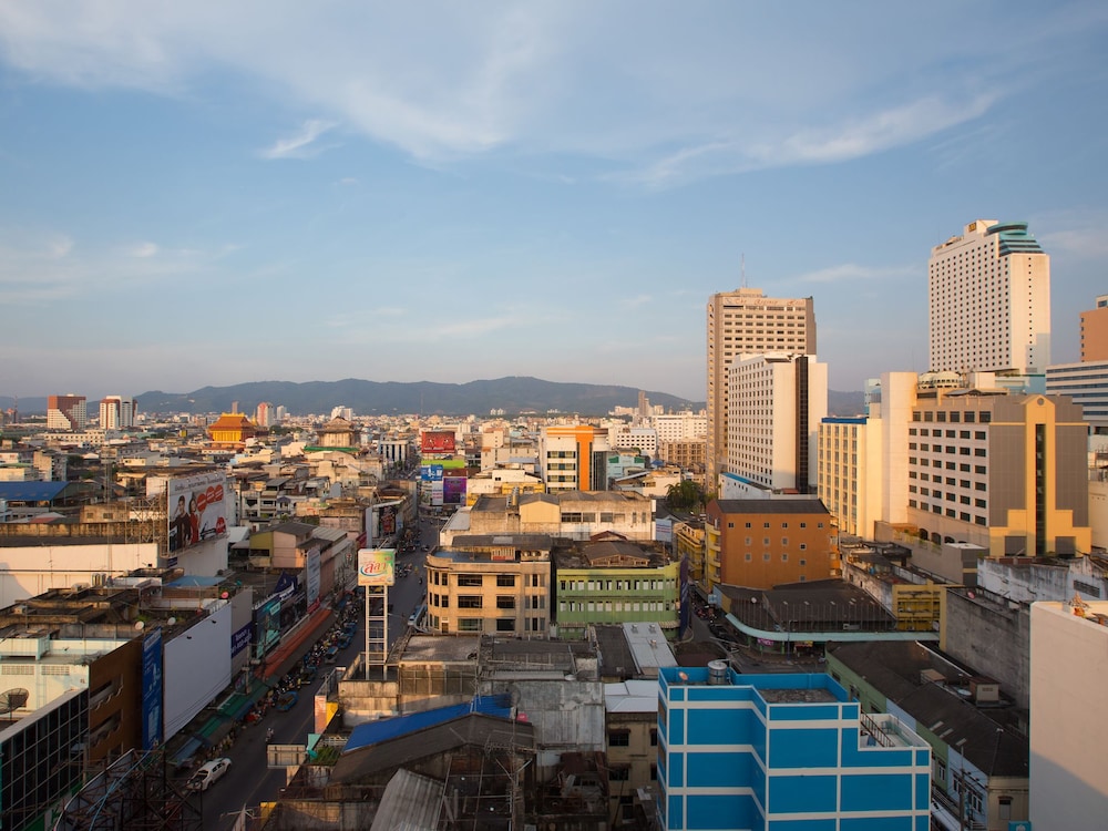 V L Hatyai Hotel 61/65