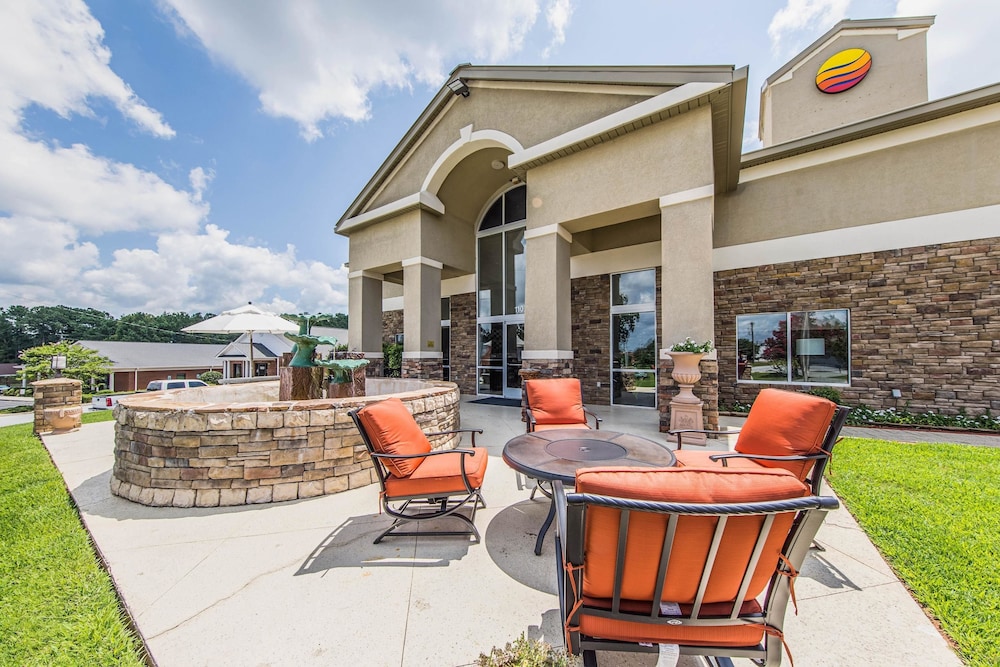 Comfort Inn & Suites Greenwood Near University 47/66