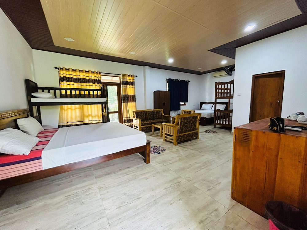 DELUXE, STUDIO, SUITE