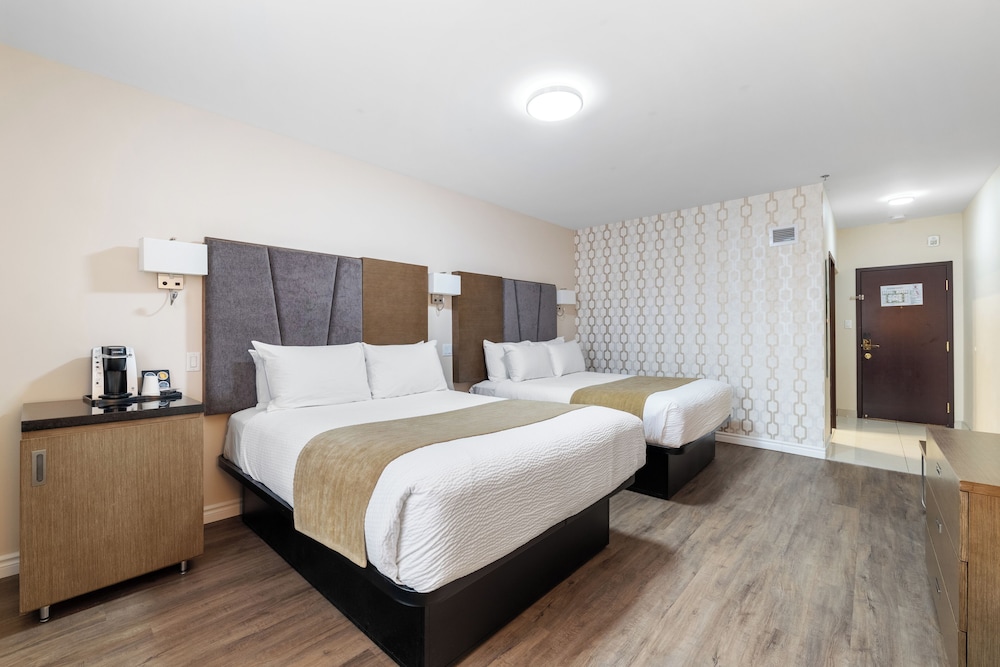 غرفة قياسية بسريرين كوين، Hotel Montreal Metropolitan, an Ascend Collection Hotel 2/3