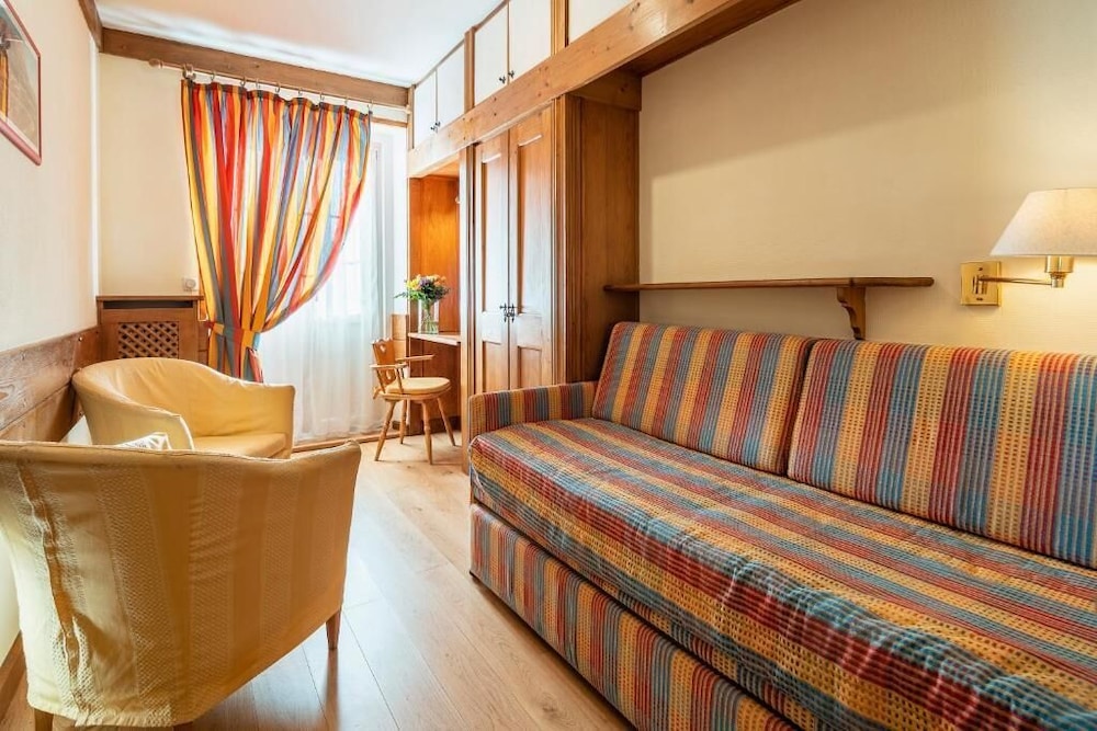 PARC HOTEL VICTORIA CORTINA 16/58