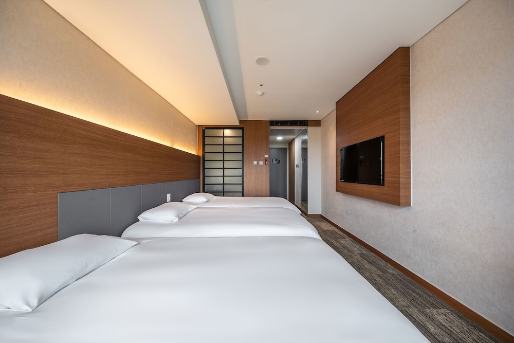 Golden Tulip Jeju Seongsan 33/68