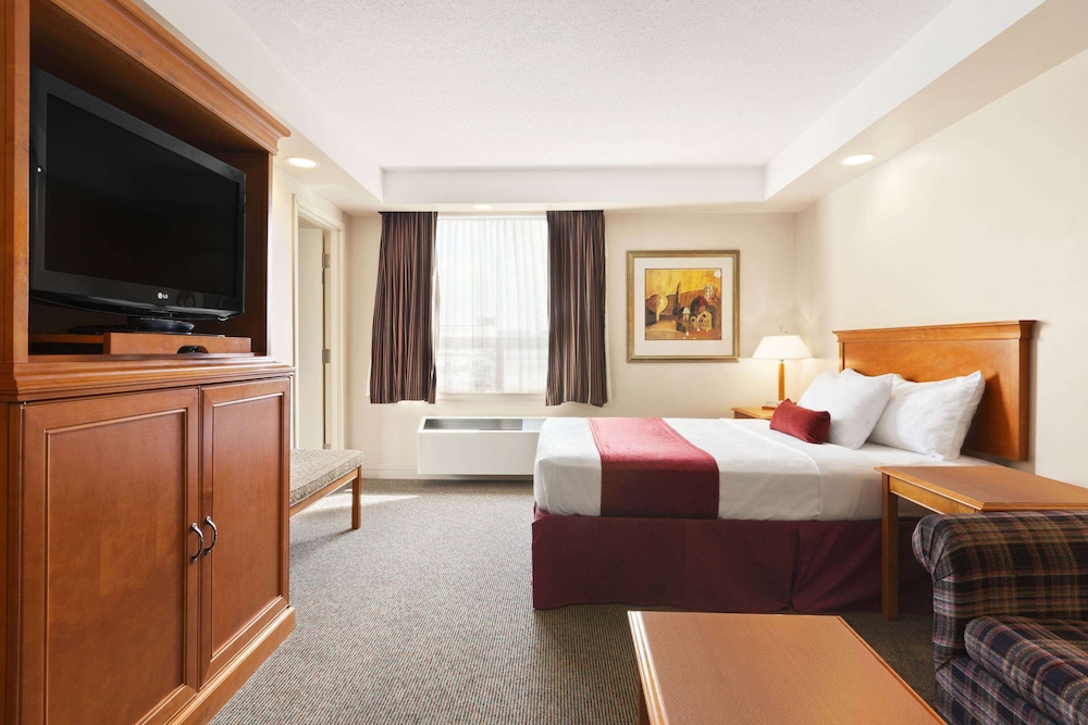 Travelodge By Wyndham Spruce Grove 10/50
