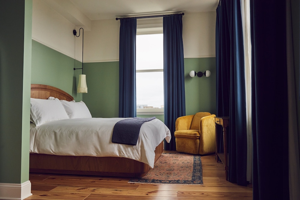 The Drayton Hotel Savannah, Curio Collection by Hilton 8/51