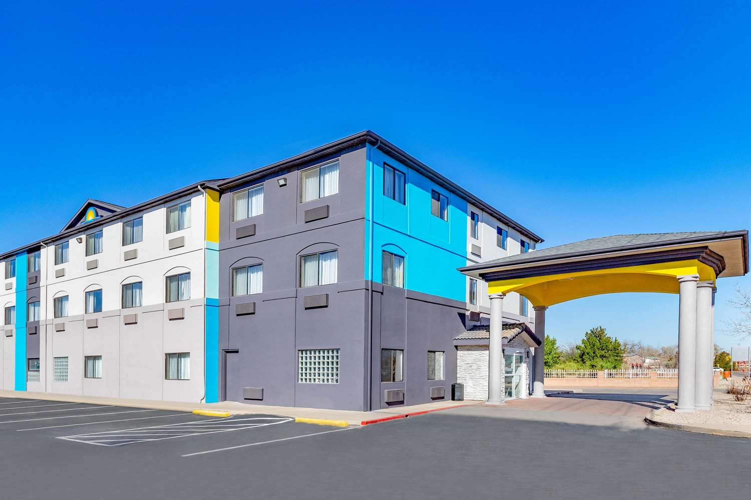 Days Inn by Wyndham Bernalillo 4/43