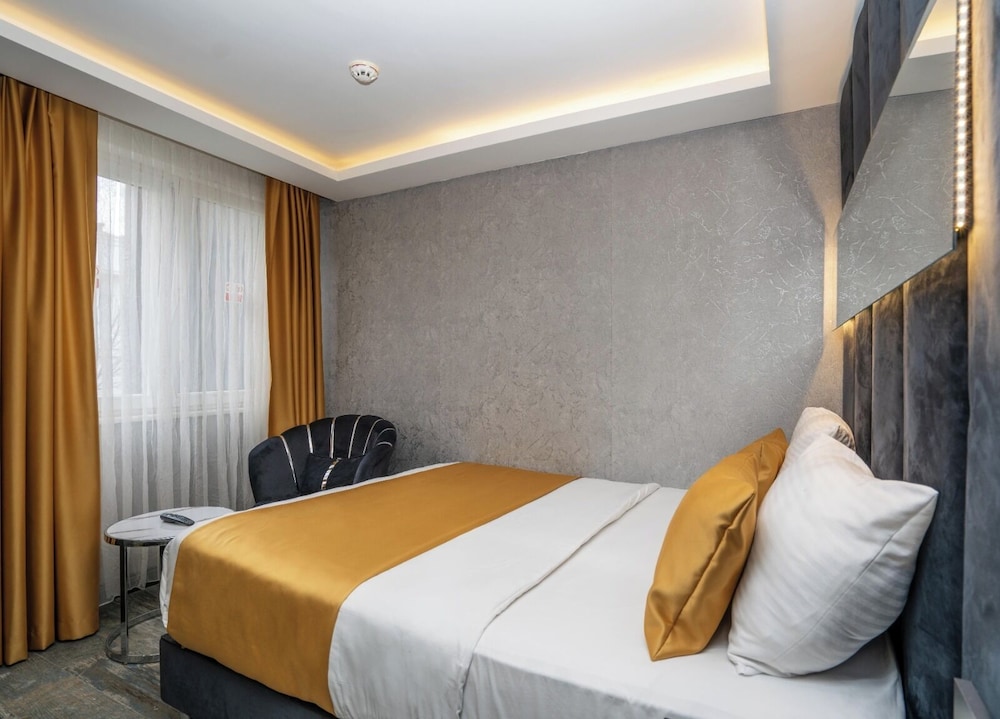 Eva Otel 12/50