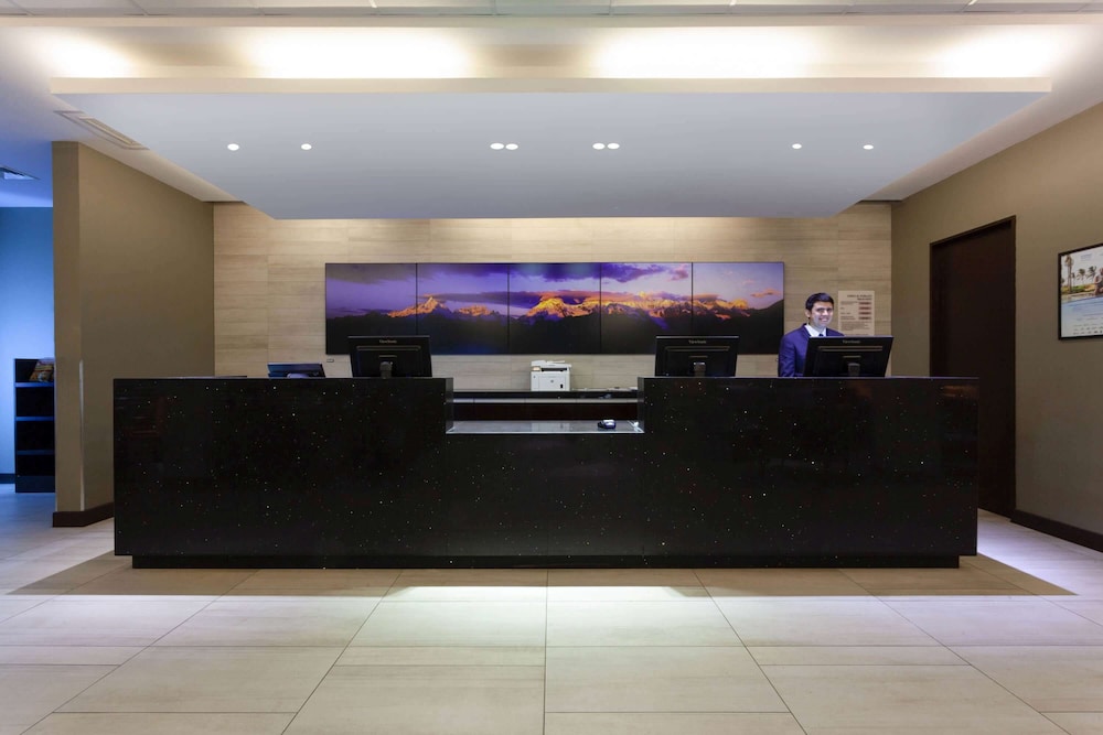 Wyndham Santiago Aeropuerto 10/79