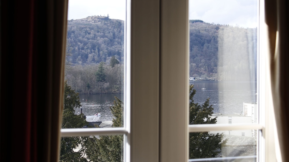 Bowness Bay Suites 27/31