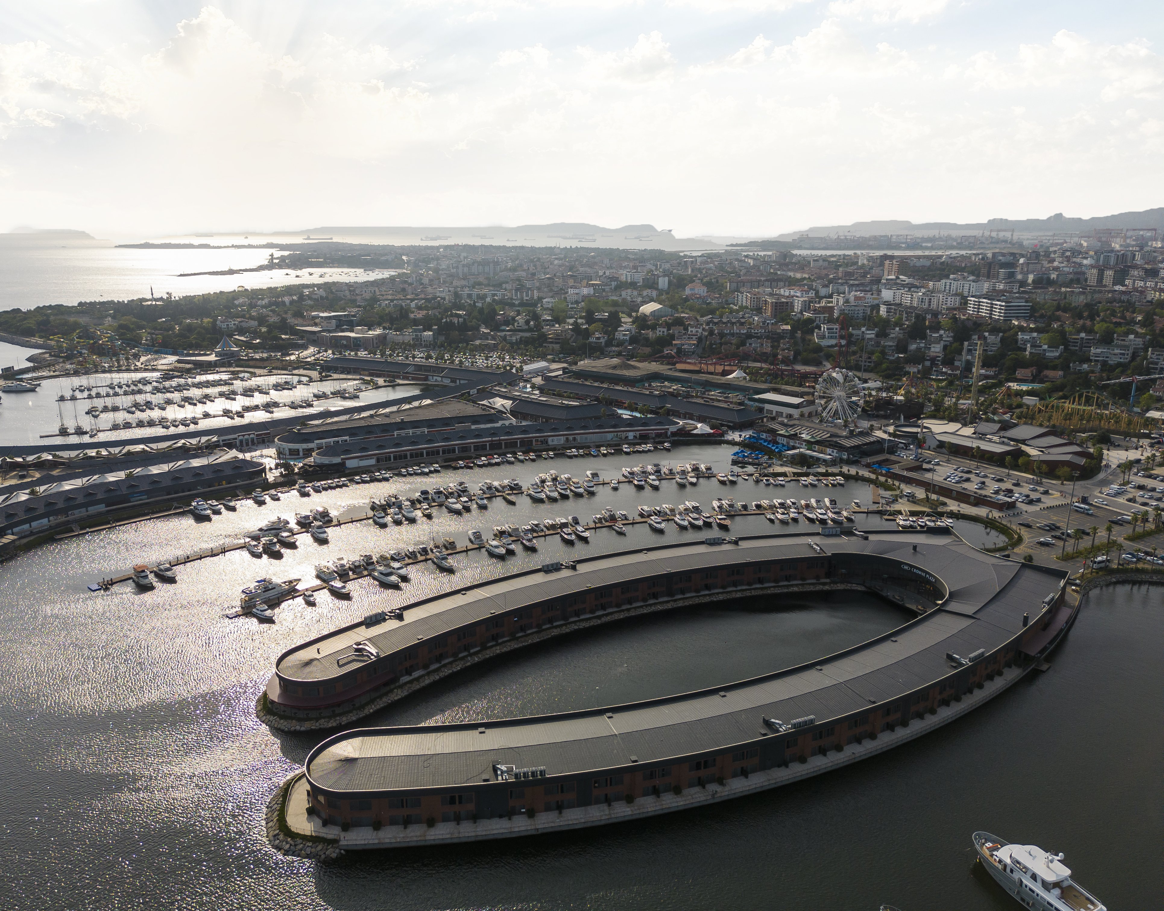 Crowne Plaza Istanbul Tuzla Viaport Marina 80/82