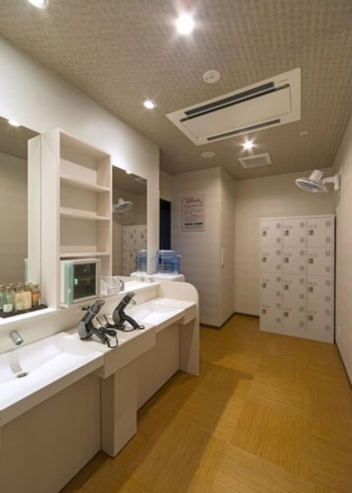 Queen's Hotel Chitose 36/58