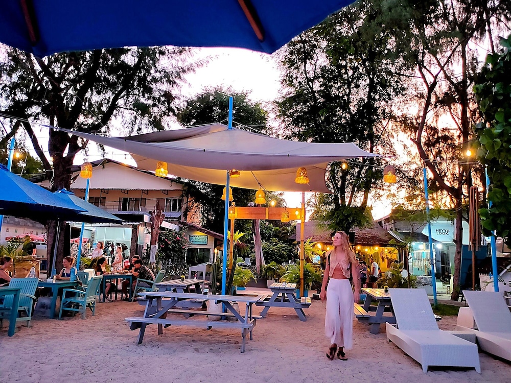 Bale Sampan Bungalows 56/64