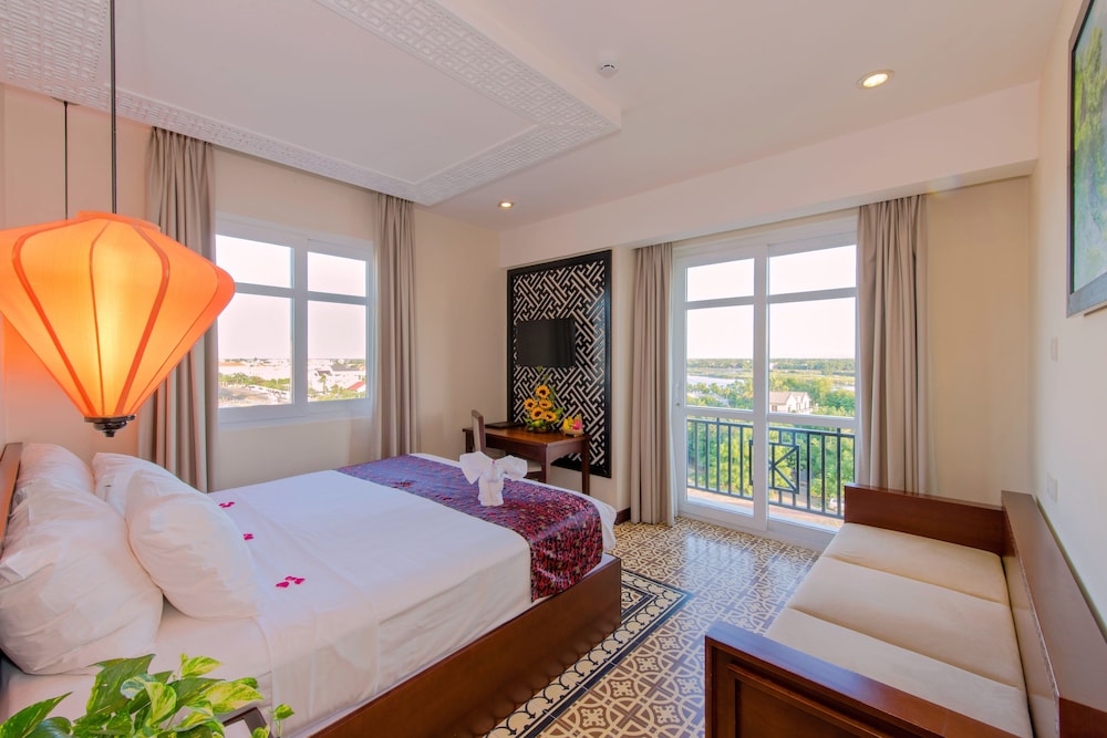 Royal Riverside Hoi An Hotel 20/75
