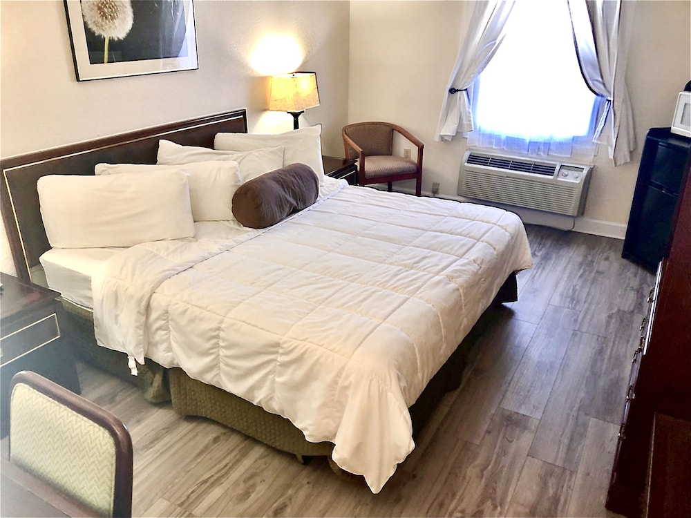 The Bicentennial Inn 27/60