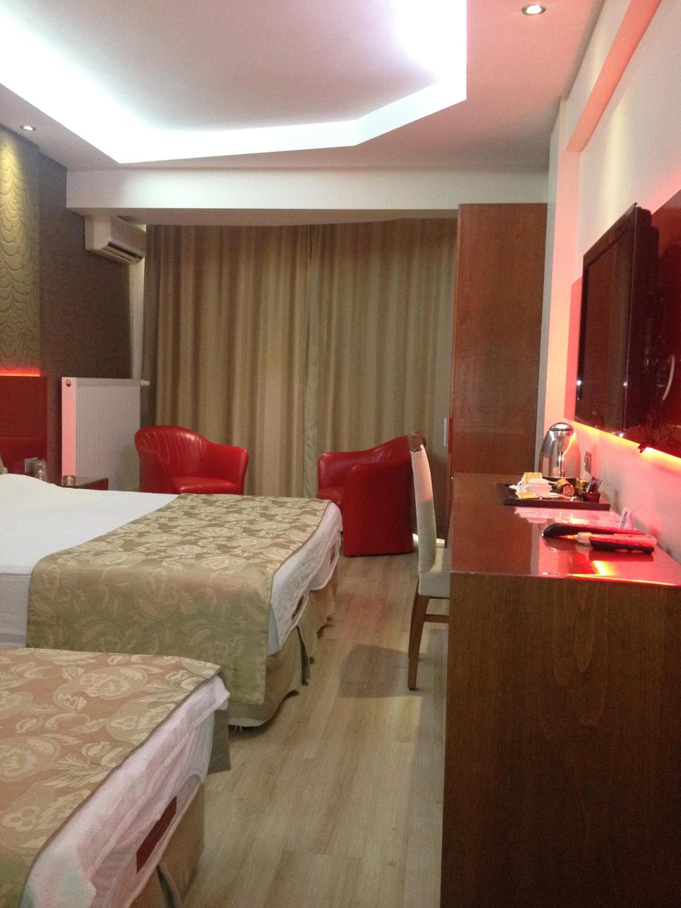 Anil Hotel 28/56