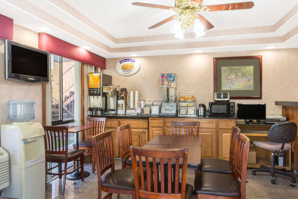 Knights Inn Madera 14/18