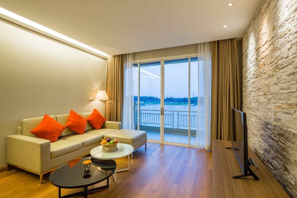Pattana Golf Club And Resort 20/50