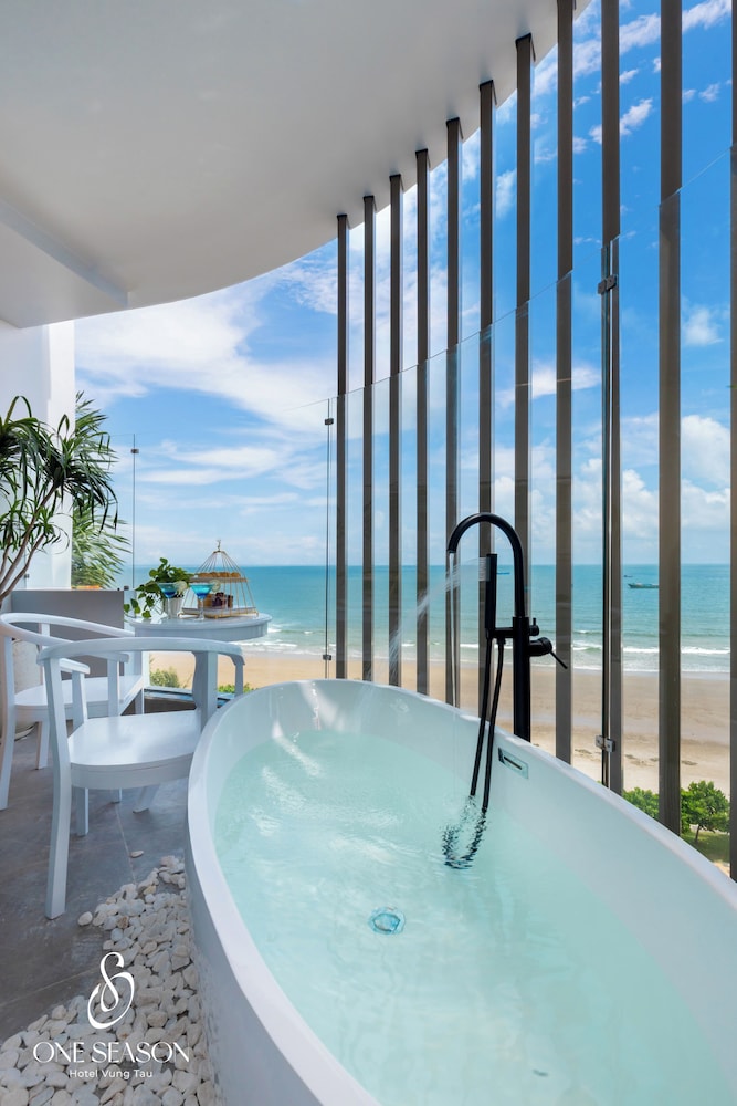 Ngoc Hanh Beach Hotel 50/75