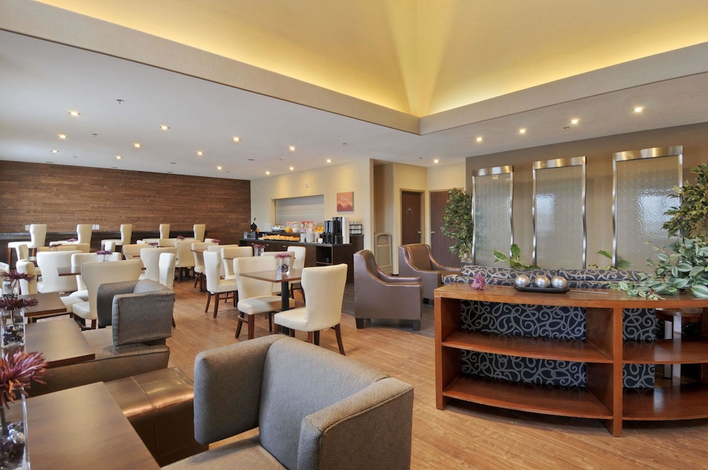 Days Inn by Wyndham Regina Airport West 38/53