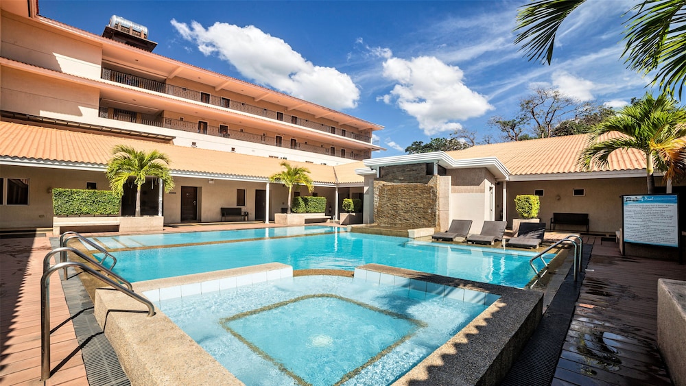 Court Meridian Hotel And Suites 2/36
