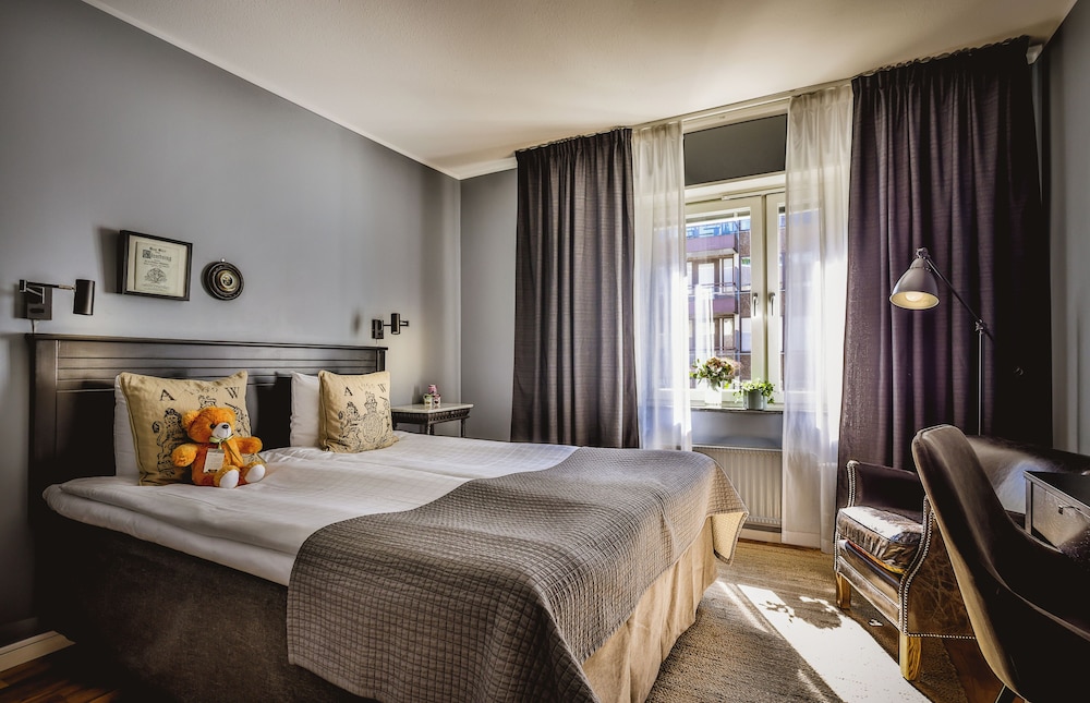ROOM, DOUBLE BED, NO ELEVATOR