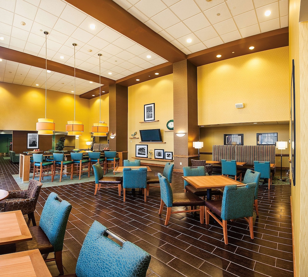 Hampton Inn & Suites Chesapeake-Square Mall 27/41