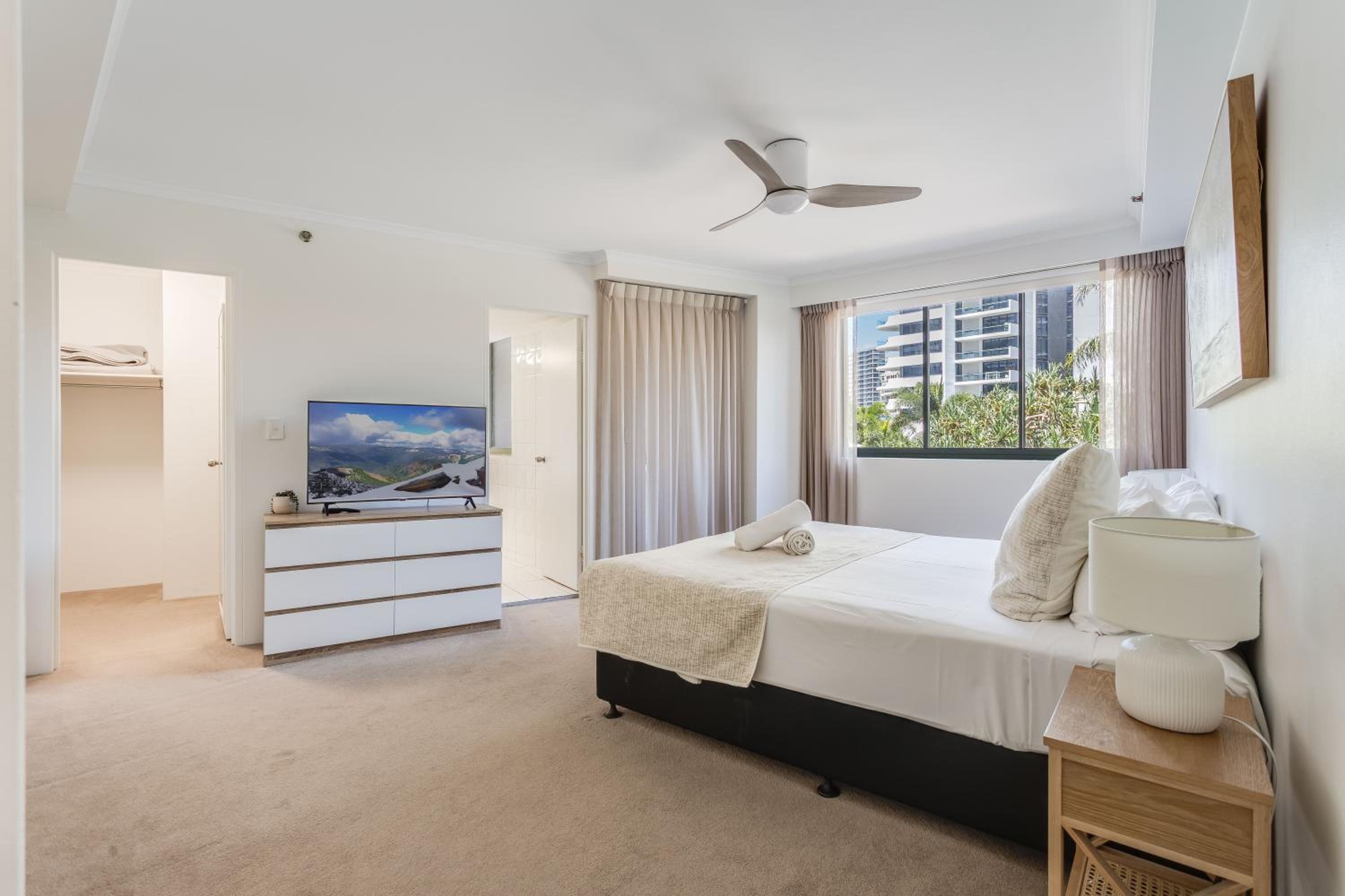 3 Bedrooms, Apartment