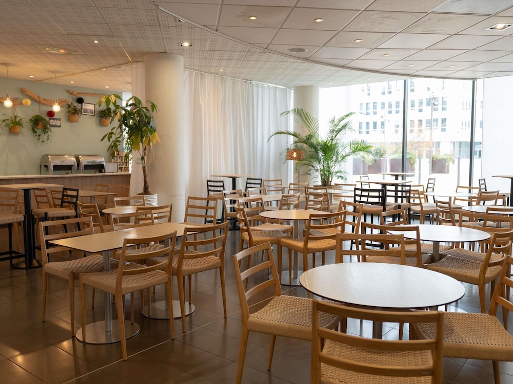 restaurant cafeteria