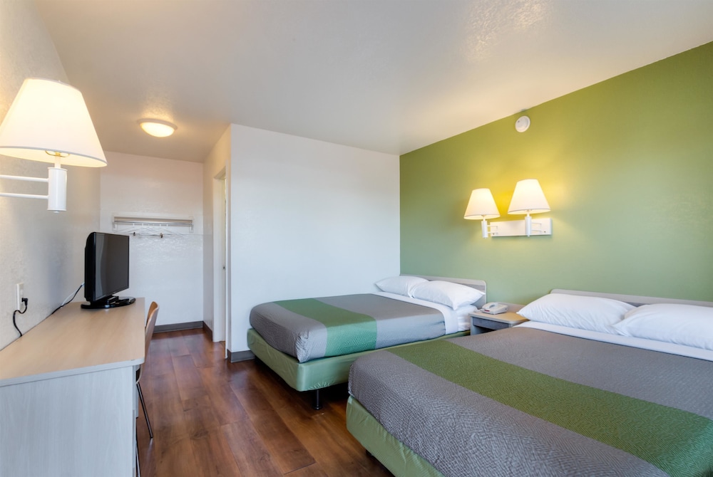 Motel6 Austin, TX - Airport - South 32/58