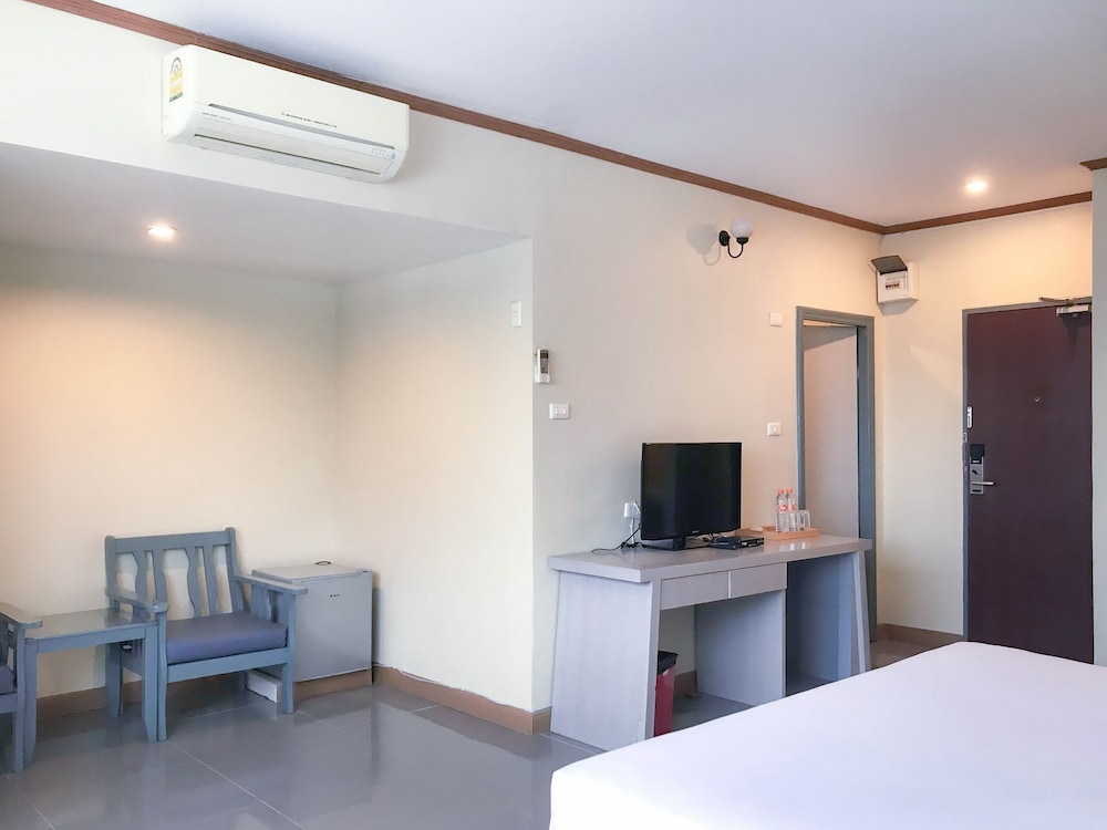 J TWO S Pratunam Hotel 7/19