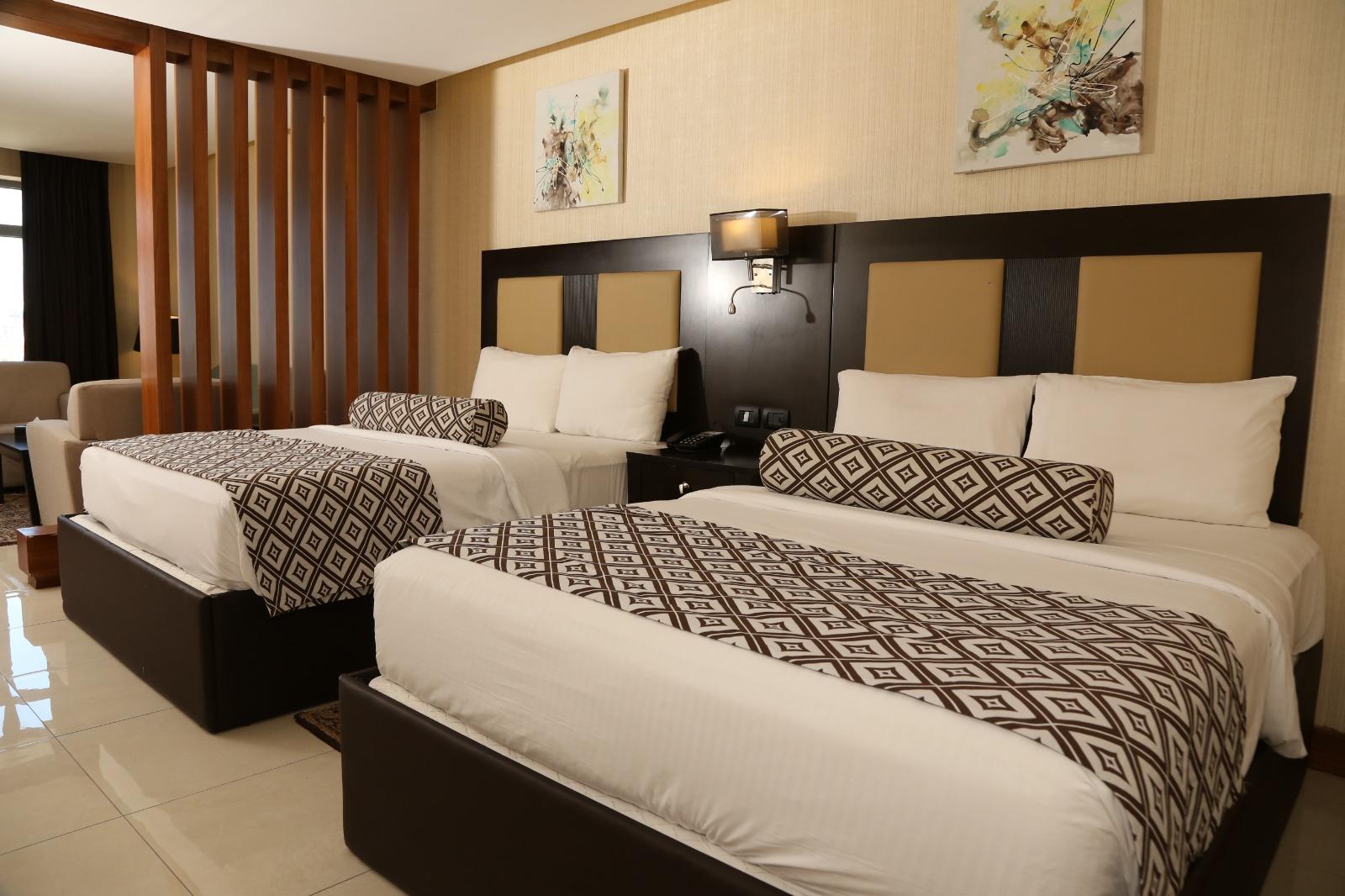 DELUXE, TWIN BEDS