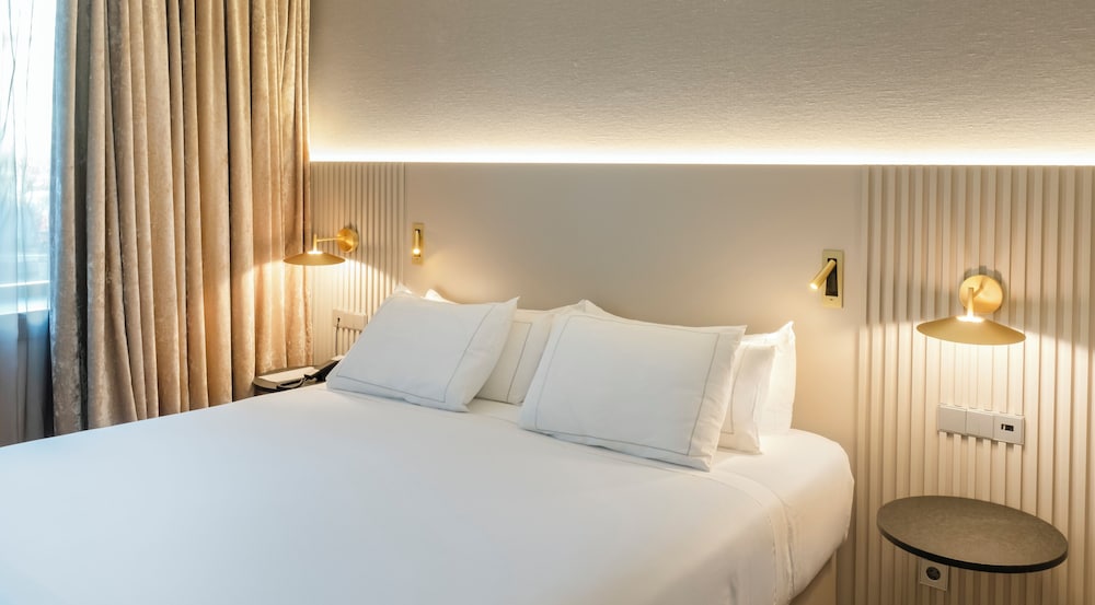 BUSINESS, DOUBLE BED