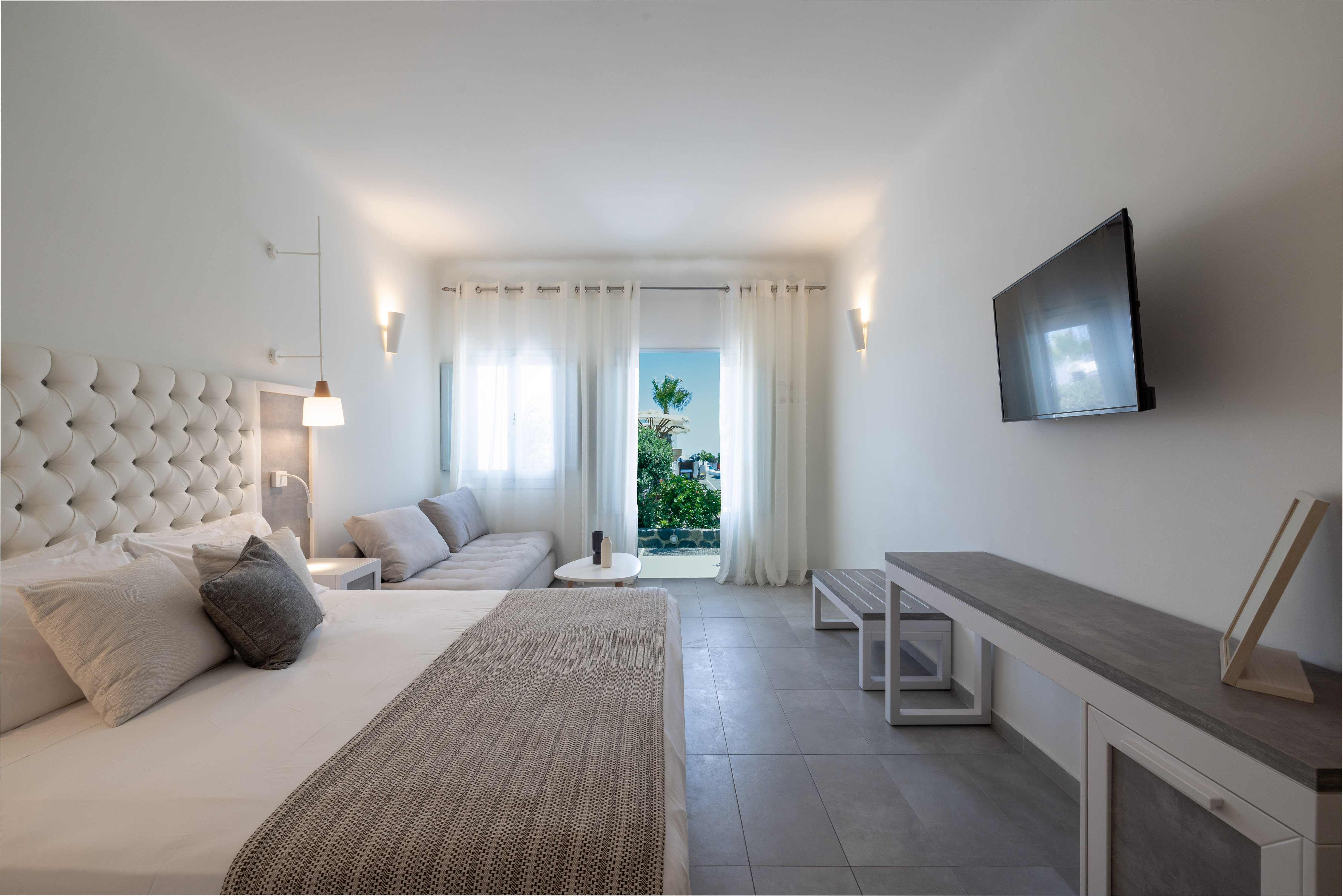 SUPERIOR, DOUBLE OR TWIN BED