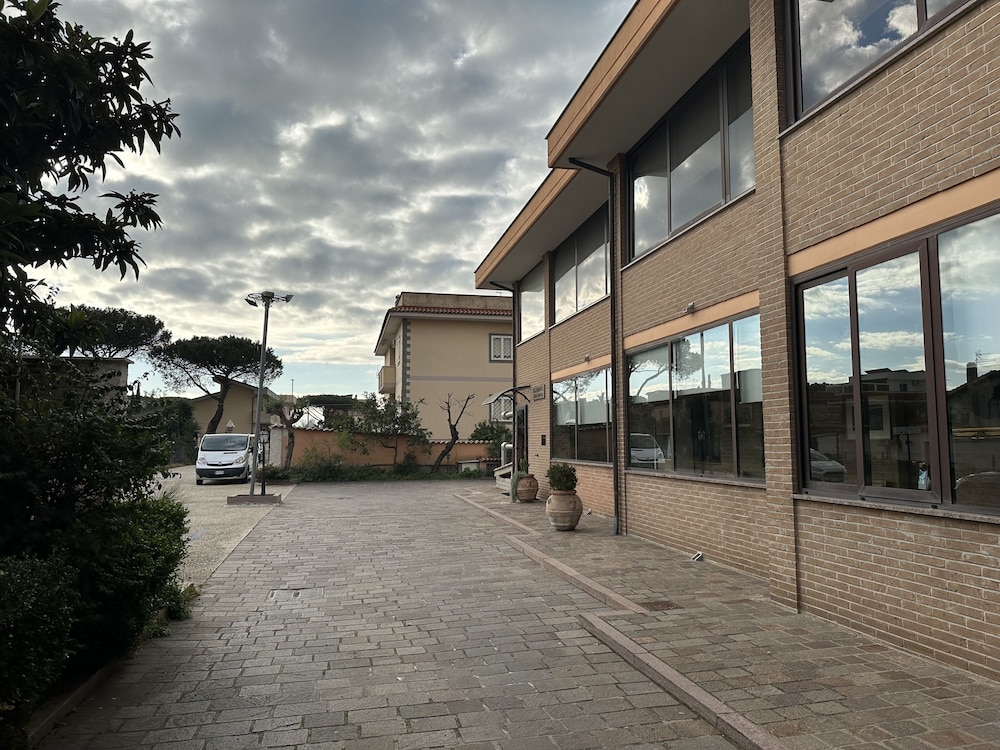 Euro House Inn Airport Hotel Residence 67/72