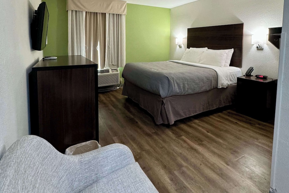 ROOM, QUEEN BED, ACCESSIBLE