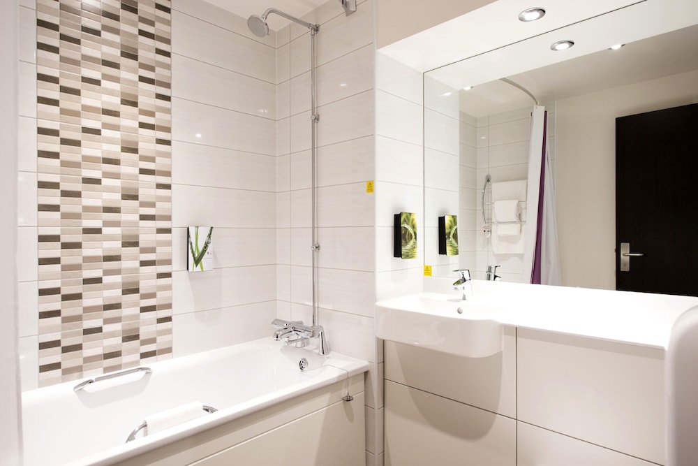 Premier Inn Manchester Salford Media City Hotel 44/44