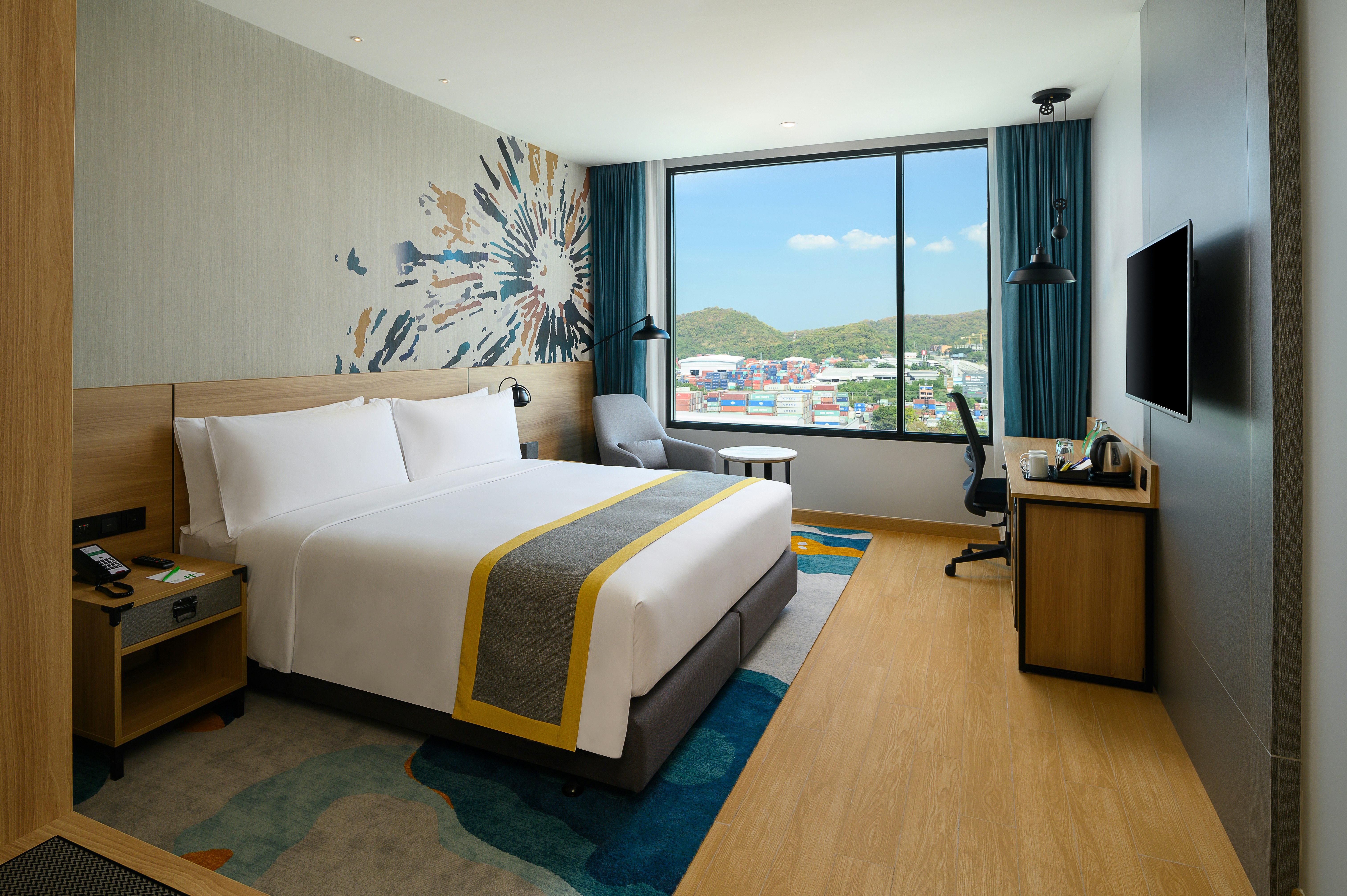 Holiday Inn Suites Siracha Laemchabang 25/78