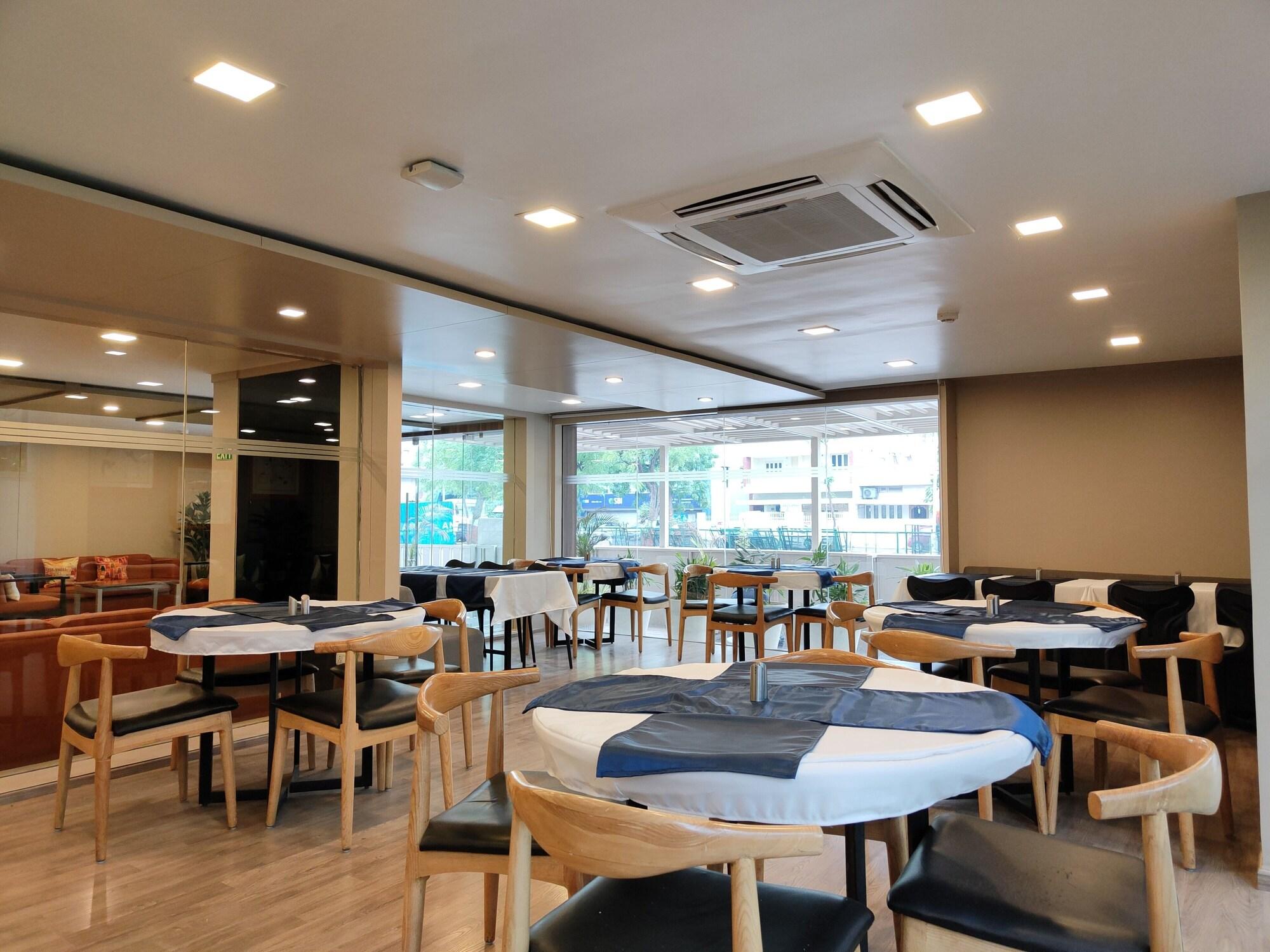 Kanak Beacon Hotel Ahmedabad 35/41