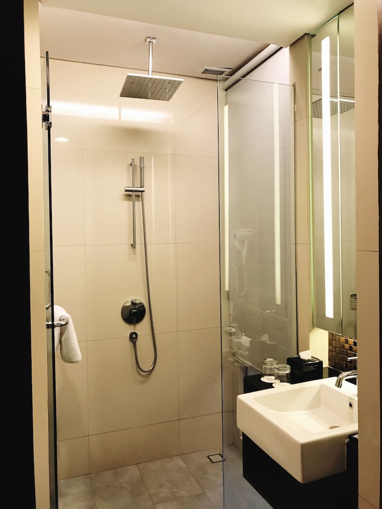 Mercure Surabaya Grand Mirama 19/81
