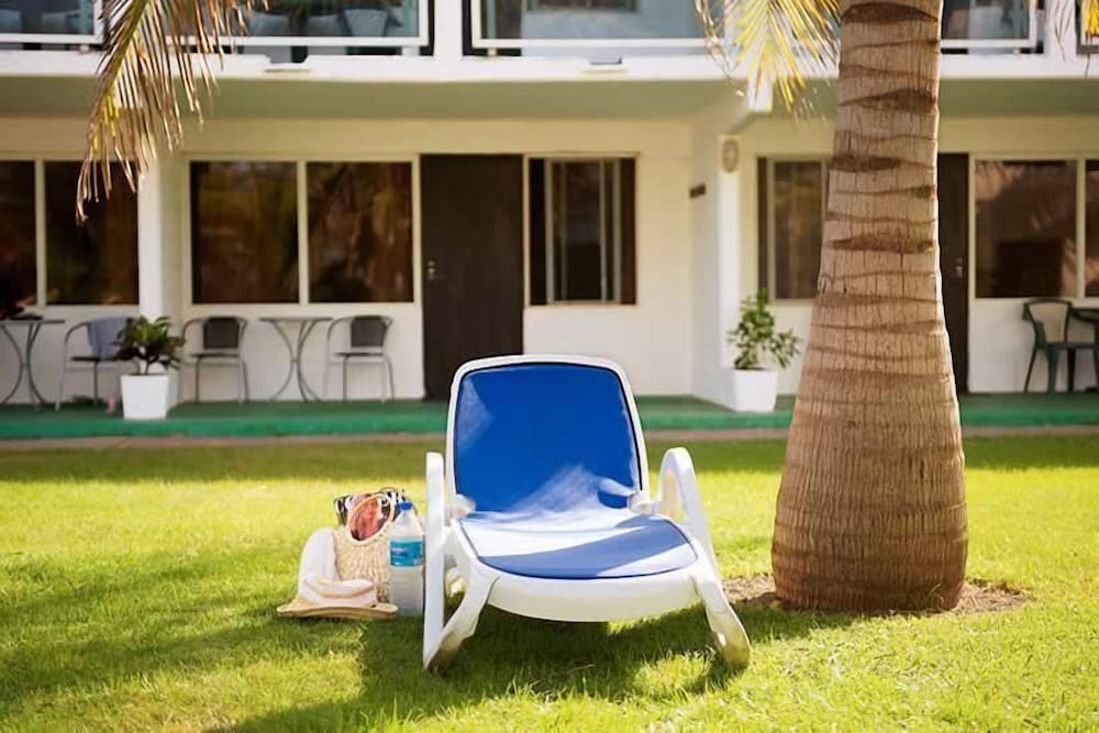 Bungalow Beach Hotel 50/58