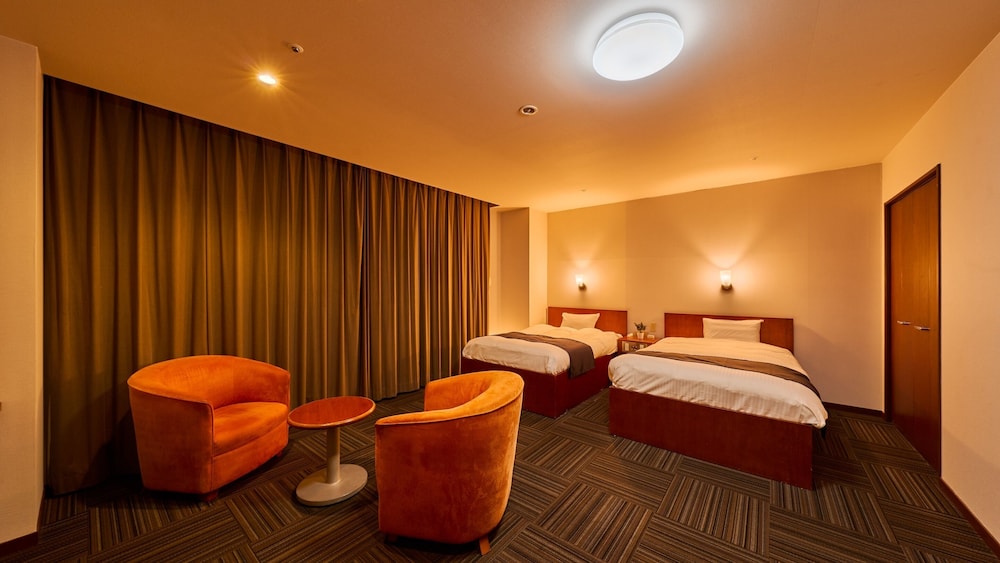 STANDARD, TWIN BEDS, BATHTUB