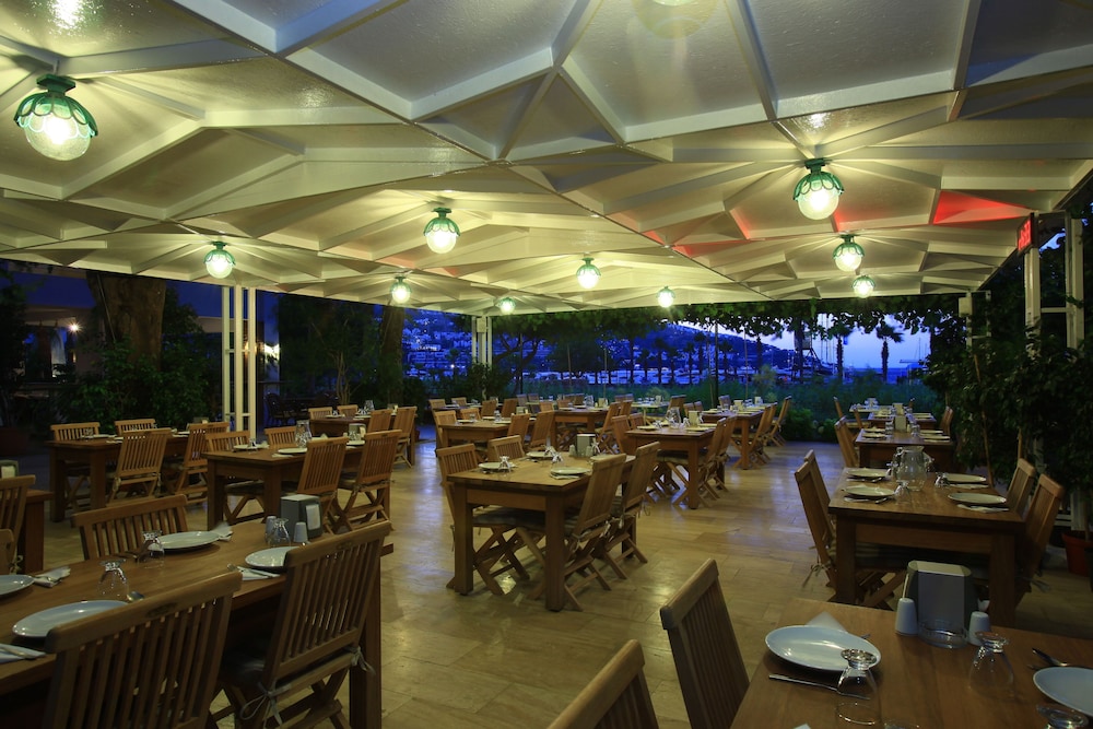 Catamaran Hotel 31/55