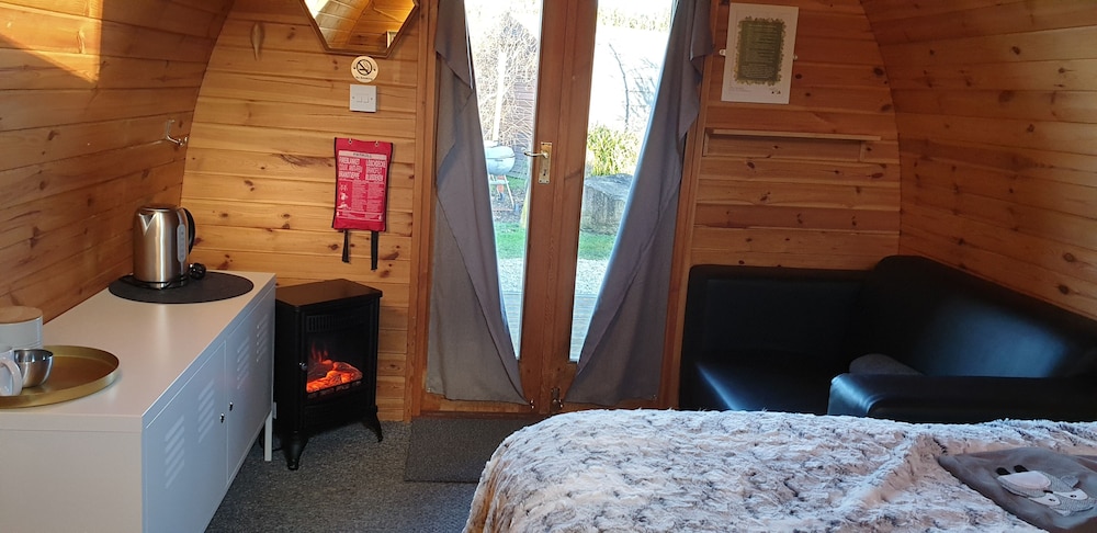The Little Hide - Grown Up Glamping 50/50