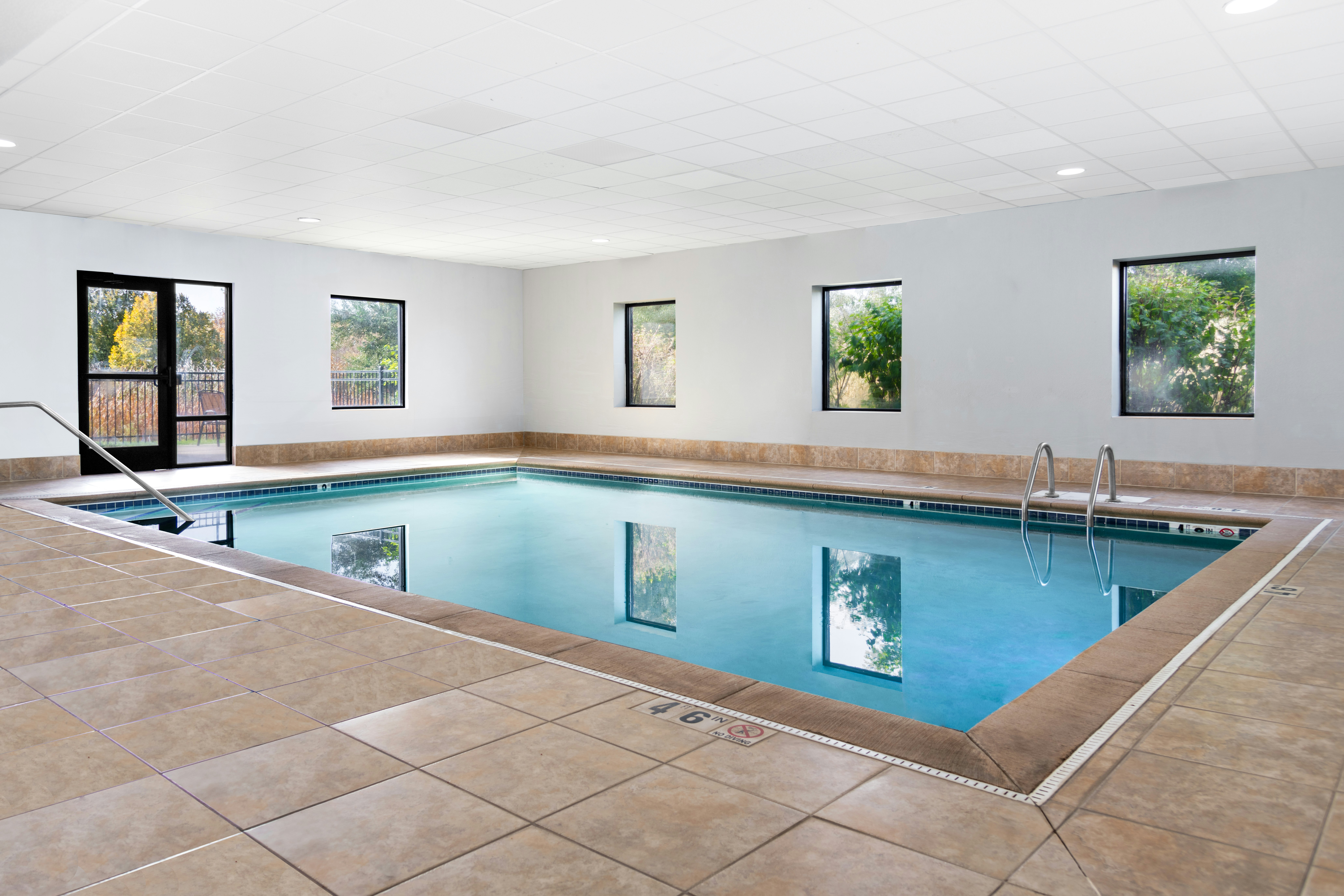 Hampton Inn Suites Brookings 18/37