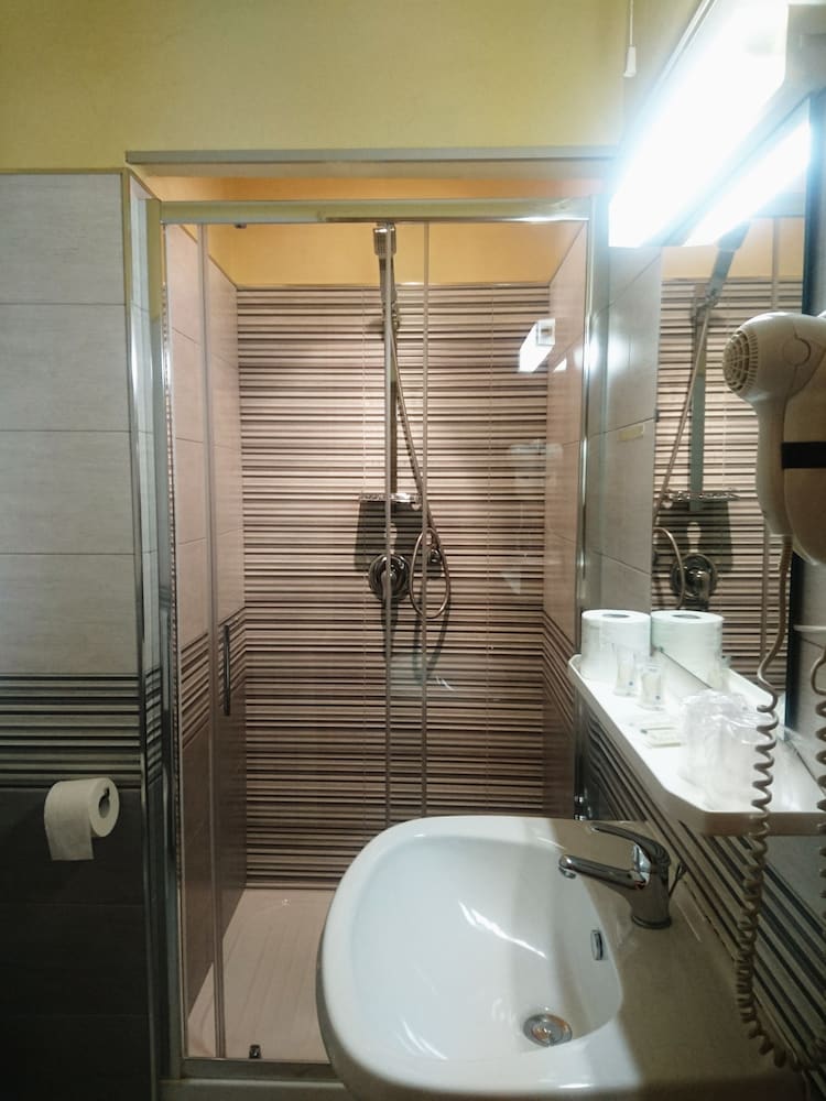 Giappone Inn Parking Hotel 38/39