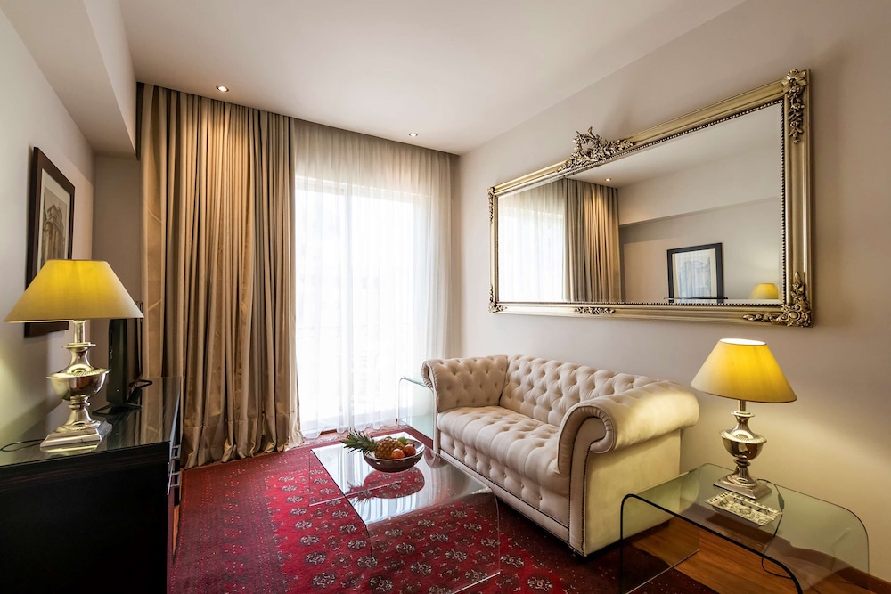 Best Western Plus Embassy Hotel 26/48